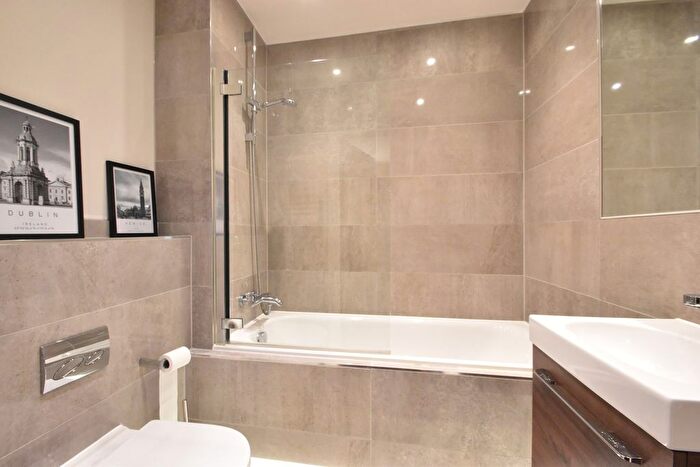 1 Bedroom Flat To Rent In Baker Street, Weybridge, KT13