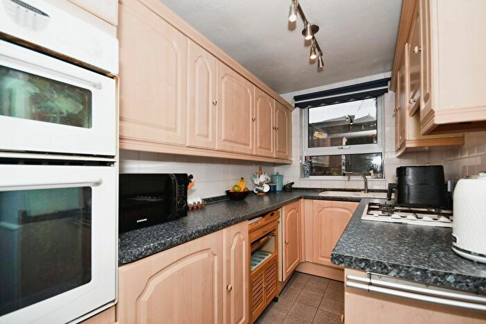 2 Bedroom Detached Bungalow For Sale In Holmebank West, Brockwell, Chesterfield, S40