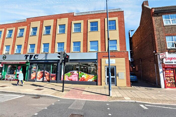 2 Bedroom Flat For Sale In Upper Wickham Lane, Welling, Kent, DA16