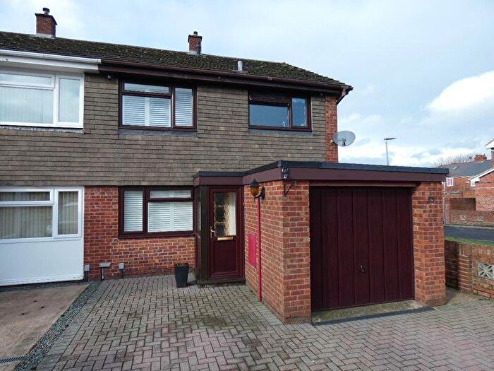 3 Bedroom Semi Detached House For Sale In Askwith Road, Saintbridge, Gloucester, GL4