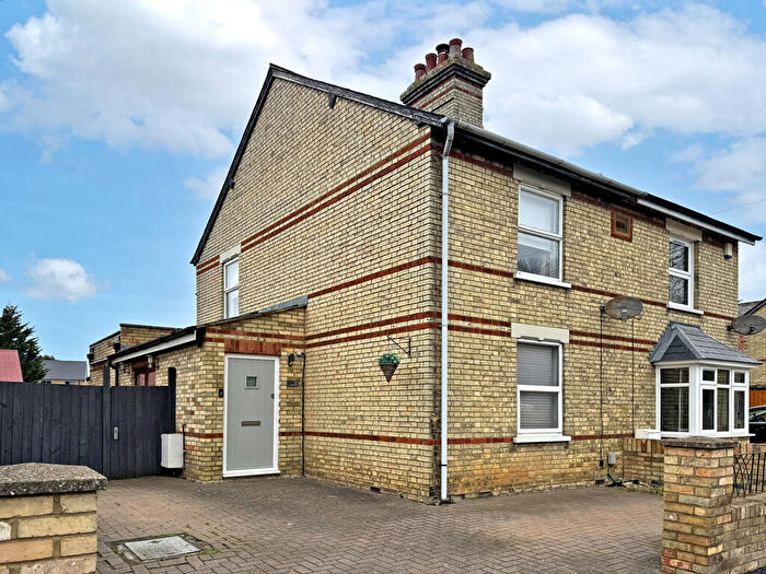 3 Bedroom Semi-Detached House For Sale In Hitchin Road, Upper Caldecote, SG18