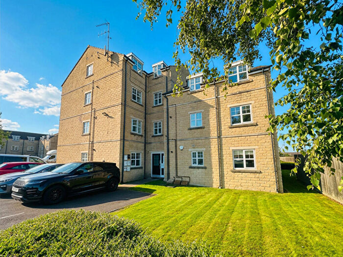 2 Bedroom Flat To Rent In Woolcombers Way, Tyersal, BD4