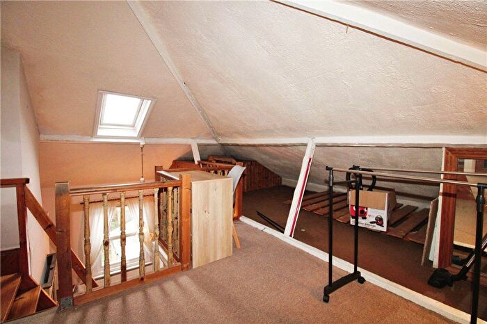 1 Bedroom Flat To Rent In St. John's Hill, London, SW11