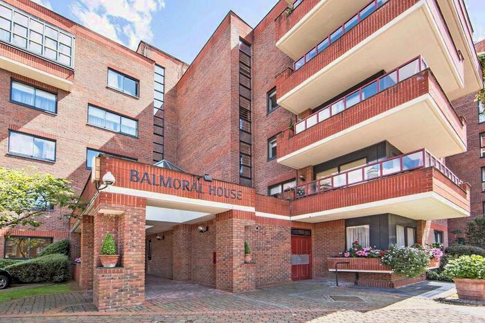 Studio To Rent In Windsor Way, London, W14