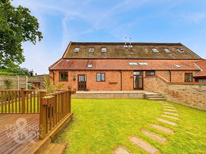 4 Bedroom Barn Conversion For Sale In Woodbastwick Road, Blofield Heath, Norwich, NR13