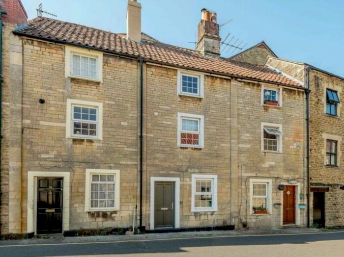 2 Bedroom Terraced House To Rent In Vicarage Street, Frome, BA11