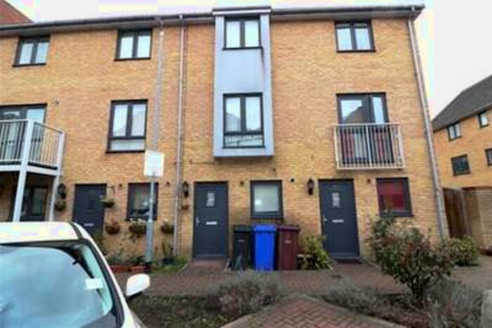 3 Bedroom House To Rent In Draper Close, Grays, RM20