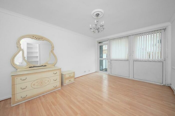 2 Bedroom Apartment To Rent In Comber Grove, Camberwell, SE5