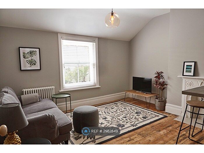 1 Bedroom Flat To Rent In Westbourne Arcade, Bournemouth, BH4