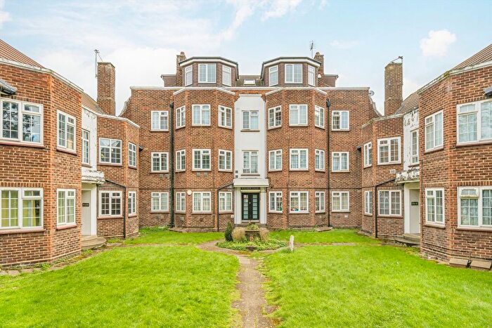 2 Bedroom Flat For Sale In Vicarage Farm Road, Hounslow, TW3