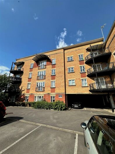 2 Bedroom Flat To Rent In Magdalena Court Prewett Street Bristol, BS1