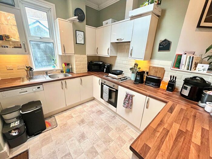 1 Bedroom Flat To Rent In Firtree Lodge, Court Road, SO15