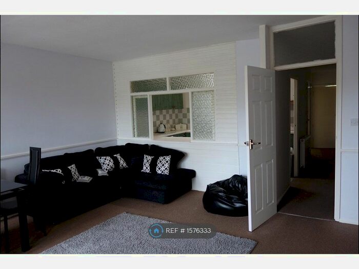 2 Bedroom Flat To Rent In St Catherine's Hill, Christchurch, BH23