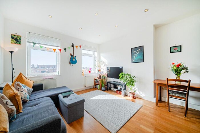 2 Bedroom Apartment For Sale In Pomeroy Street, London, SE14
