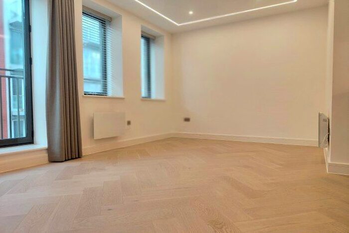 2 Bedroom Flat To Rent In Knoll Rise, Orpington, BR6