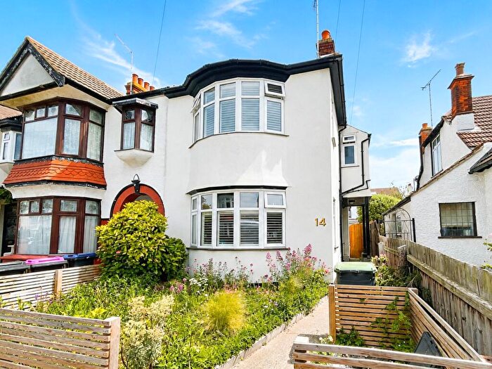 3 Bedroom Semi Detached House For Sale In Leigh-On-Sea, SS9