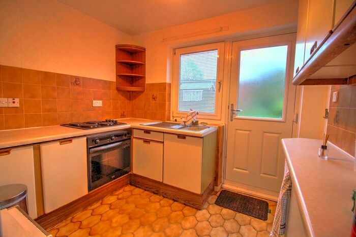 2 Bedroom Flat For Sale In Kingsway, Sunniside, Newcastle Upon Tyne, NE16