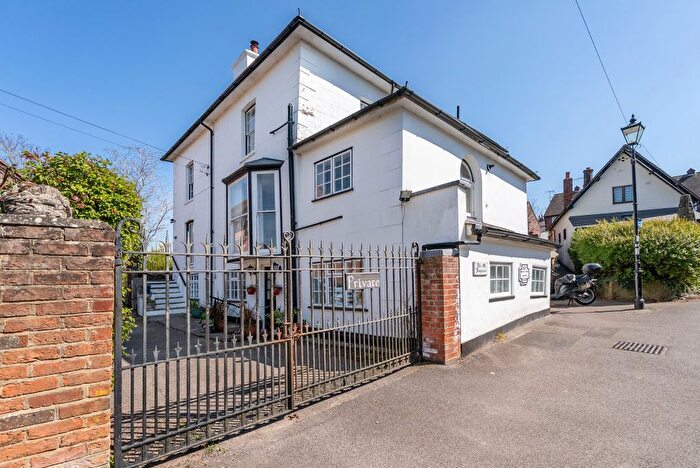 2 Bedroom Flat For Sale In Archway Place, Dorking, RH4