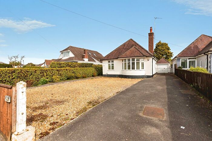 3 Bedroom Detached Bungalow For Sale In New Road, Bournemouth, BH10