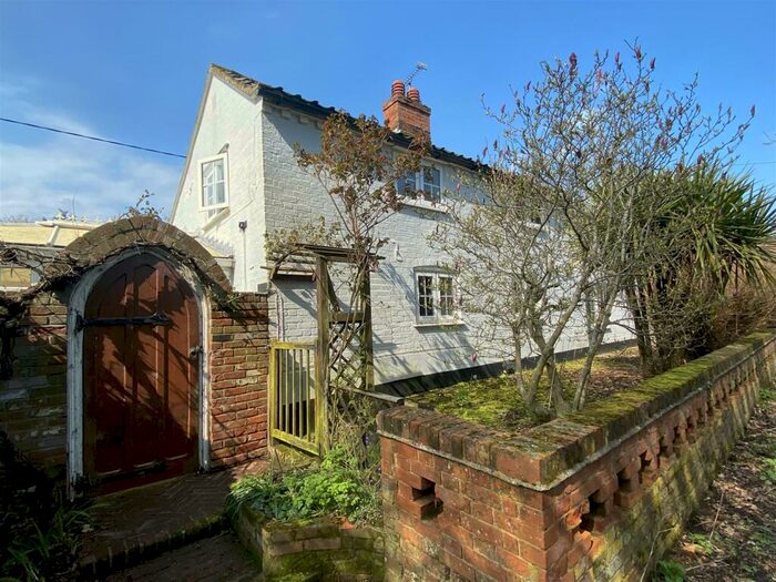 3 Bedroom Cottage For Sale In Waldringfield, Woodbridge, IP12