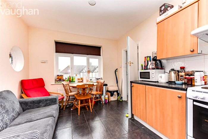 Semi-Detached House To Rent In Nyetimber Hill, Brighton, East Sussex, BN2