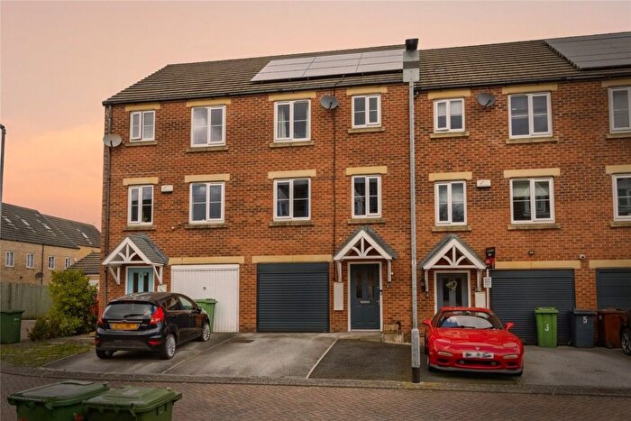 4 Bedroom Town House For Sale In Hyde Way, Wakefield, West Yorkshire, WF3