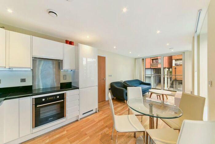 2 Bedroom Flat To Rent In Elite House, Canary Gateway, St. Annes Street, Limehouse, London, E14