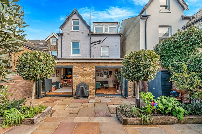 2 Bedroom Flat For Sale In Larkfield Road, Richmond, TW9