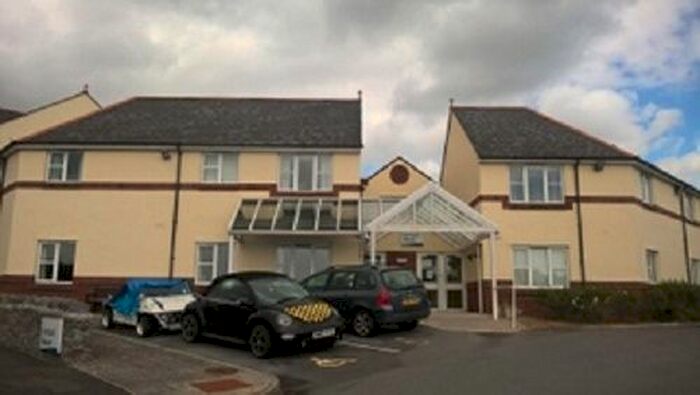 1 Bedroom Flat To Rent In Market Way, Newton Abbot, TQ13