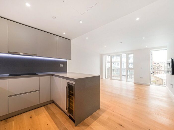 2 Bedroom Flat To Rent In Admiralty House, Vaughan Way, E1W