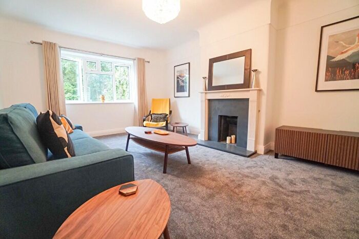 2 Bedroom Flat To Rent In Grey Friars, Chester, Cheshire, CH1