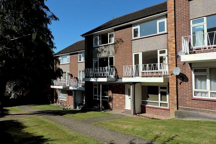 2 Bedroom Flat To Rent In Edgecote House, HP13