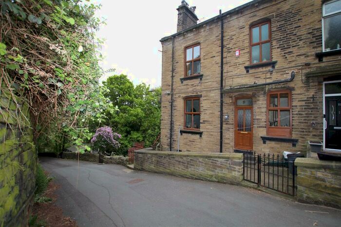 2 Bedroom Town House To Rent In Canal View, Sowerby Bridge, HX6