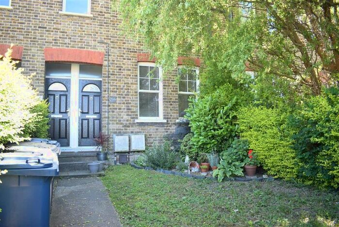 2 Bedroom Flat To Rent In Oakleigh Road North, Whetstone, London, N20