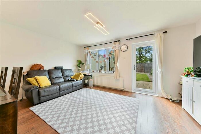 3 Bedroom Property To Rent In Beagle Close, Feltham, TW13