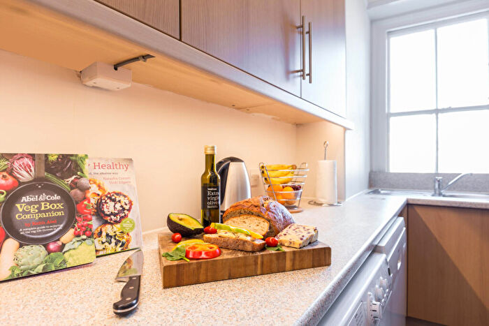 2 Bedroom Apartment To Rent In Clarence Gate Gardens, Glentworth Street, London, NW1