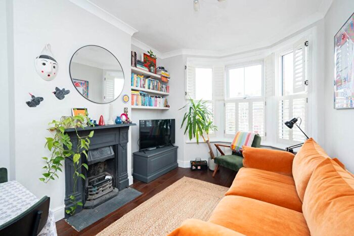 2 Bedroom Maisonette For Sale In Station Road, Horsham, RH13