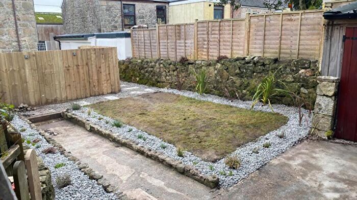 4 Bedroom End Of Terrace House For Sale In Sunbury, The Barn., PL26