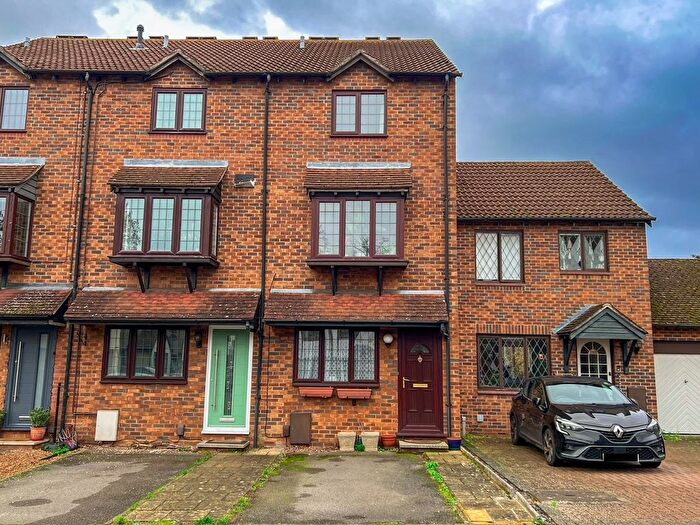 3 Bedroom End Terrace House For Sale In Kings Chase, East Molesey, KT8