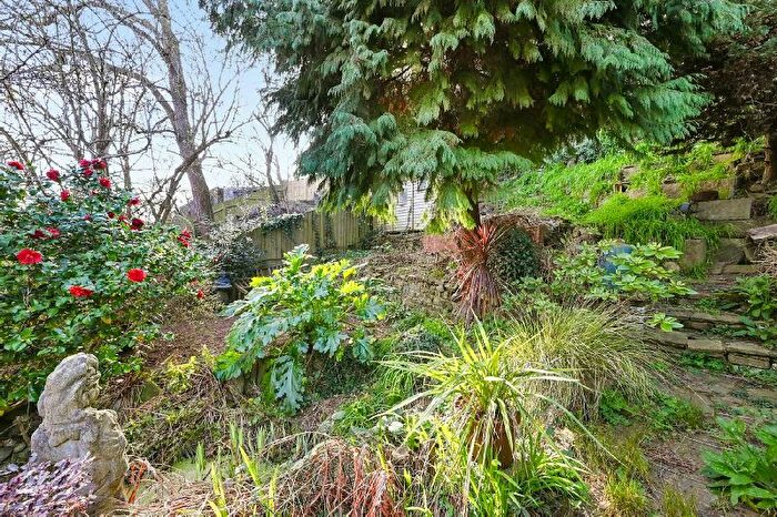 2 Bedroom Flat For Sale In Whitehall Park, London, N19