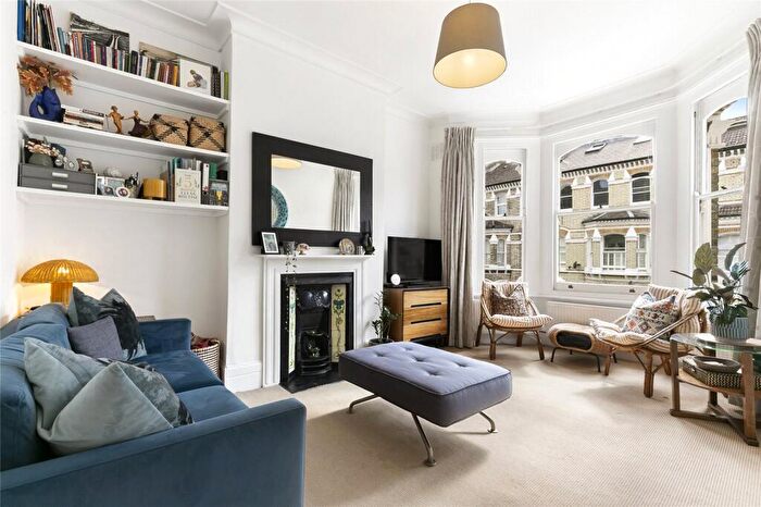2 Bedroom Apartment For Sale In Beauchamp Road, London, SW11