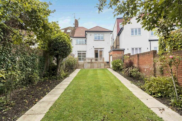 4 Bedroom Semi-Detached House To Rent In Woodstock Road, Golders Green, NW11