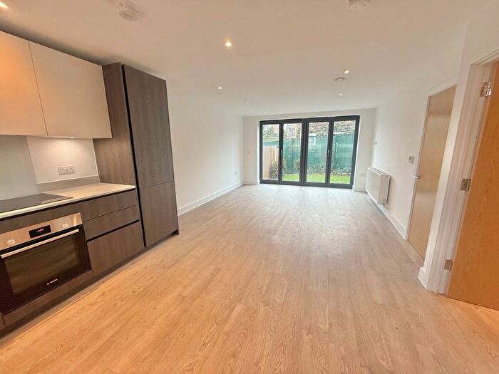 2 Bedroom Flat To Rent In Charlotte Court, Oakwood, N14