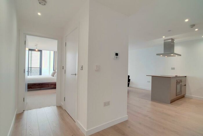 1 Bedroom Flat To Rent In Great Eastern Road London, E15
