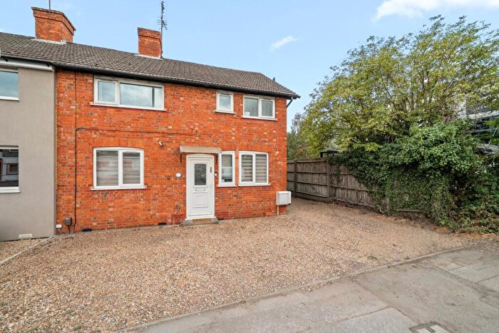 2 Bedroom Maisonette For Sale In Oyster Lane, Byfleet, Surrey, KT14