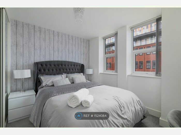 2 Bedroom Flat To Rent In Mercury Gardens, Romford, RM1