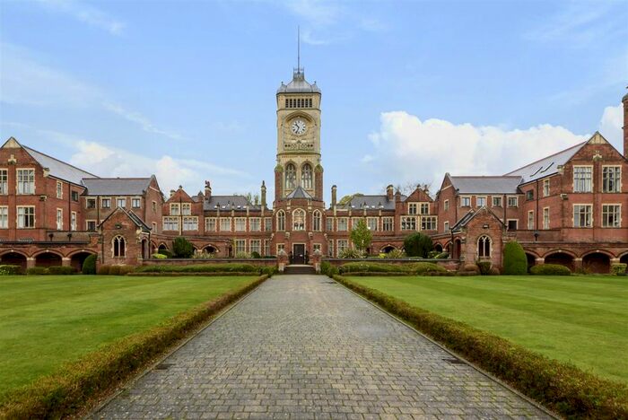 2 Bedroom Flat To Rent In Royal Connaught Drive, Bushey, Hertfordshire, WD23