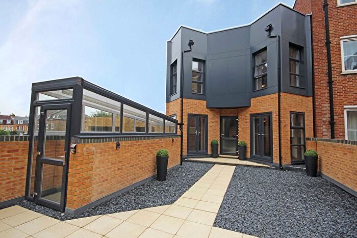 2 Bedroom Flat To Rent In Uxbridge Road, London, W13