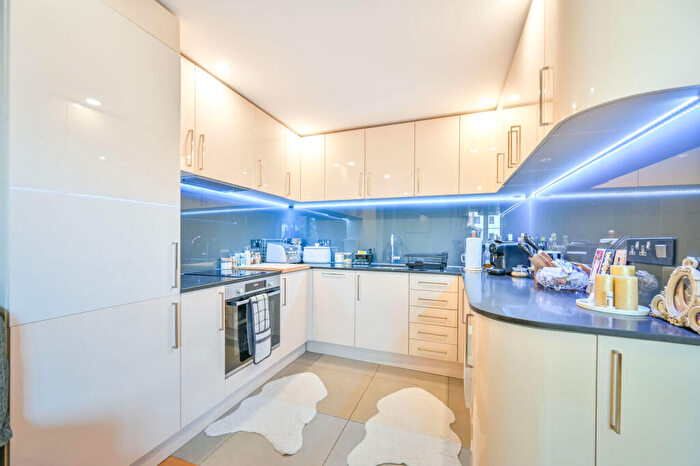 1 Bedroom Flat For Sale In Vicars Bridge Close, Alperton, Wembley, HA0