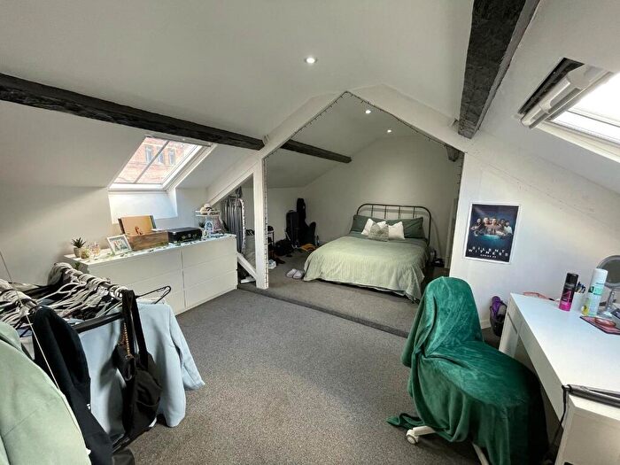 3 Bedroom Apartment To Rent In Queen Square, Leeds, West Yorkshire, LS2